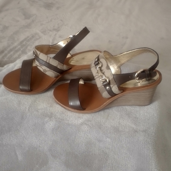 Sandals - Picture 2 of 3